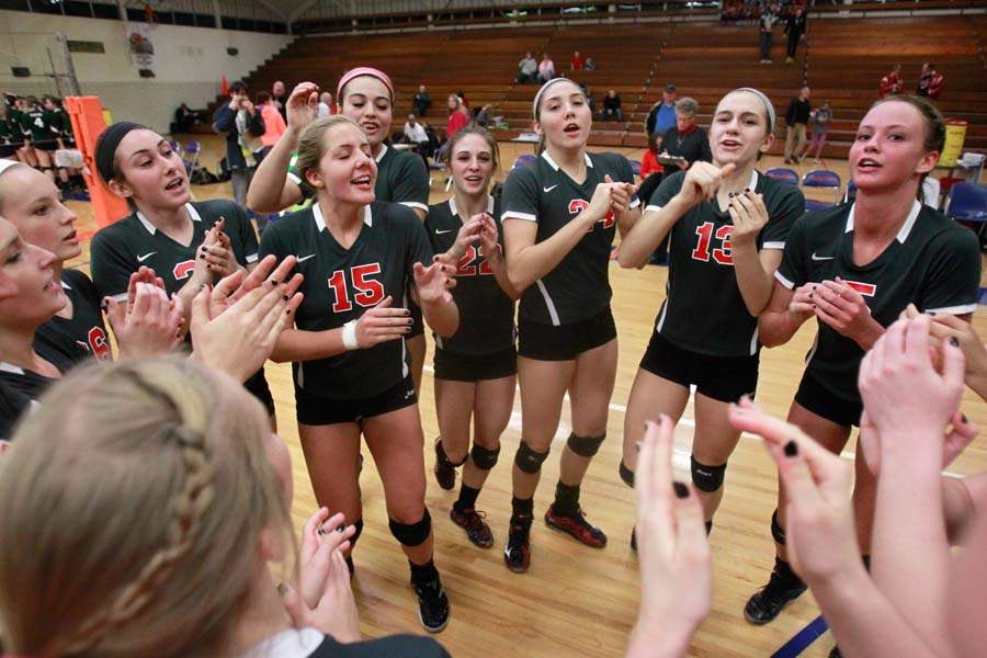 SPT-bedfordvb14p-players-huddle