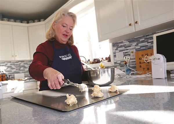 Area baker Linda Hoffman revels in holiday cookie making - The Blade