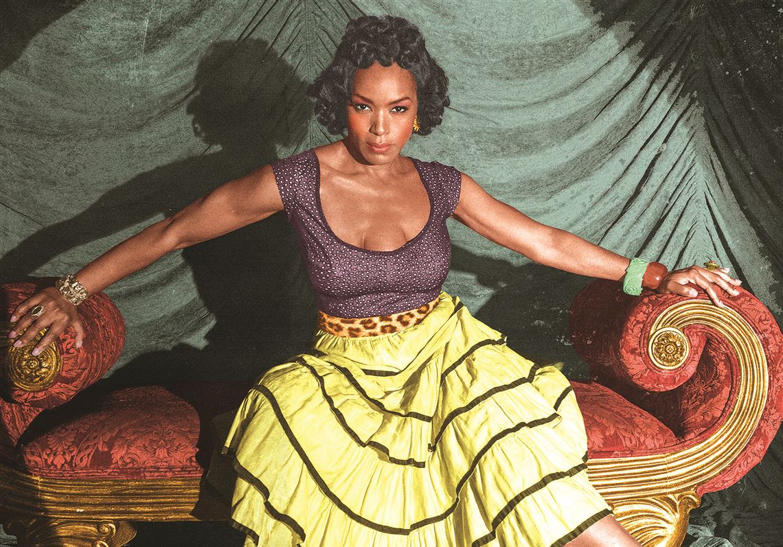 Angela Bassett Tackles New Challenges In Fx S Freak Show The Blade