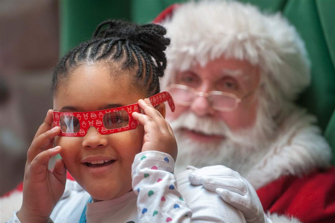 MAG-MALL-SANTA-glasses