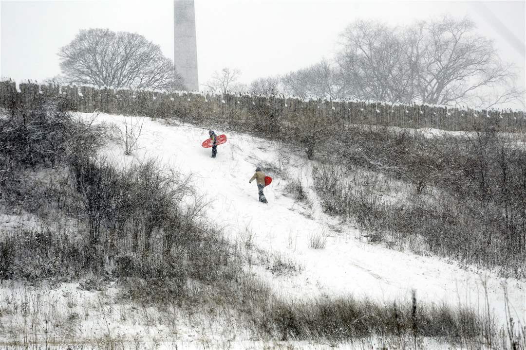 CTY-snowed02p-sledders