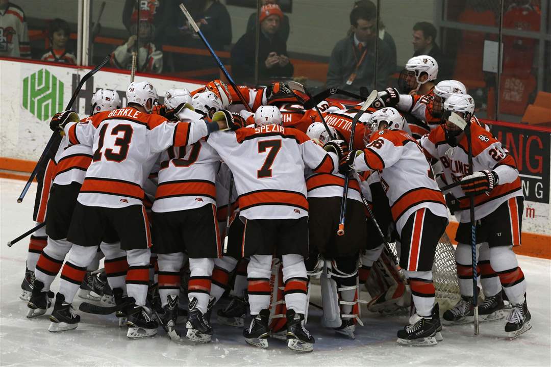 SPT-BGhockey7p-huddle