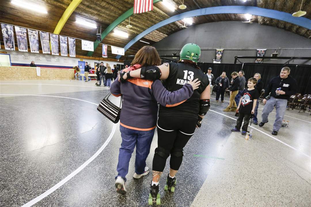 MAG-ROLLERDERBY-Sarah-Taraves