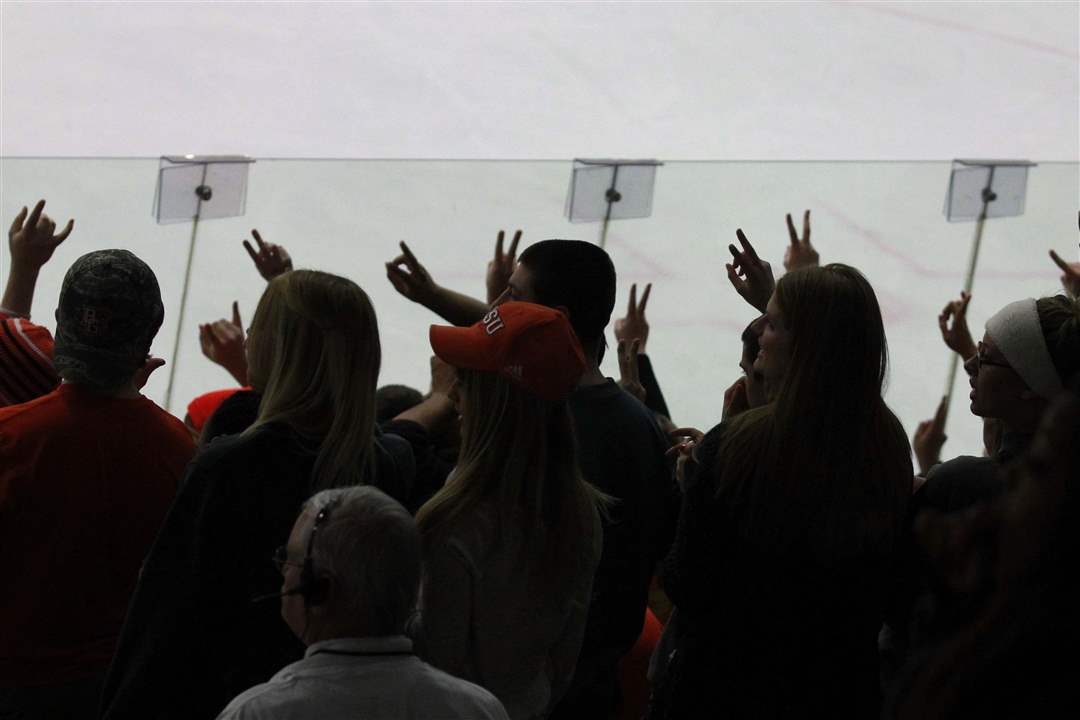 SPT-BGhockey7p-fans