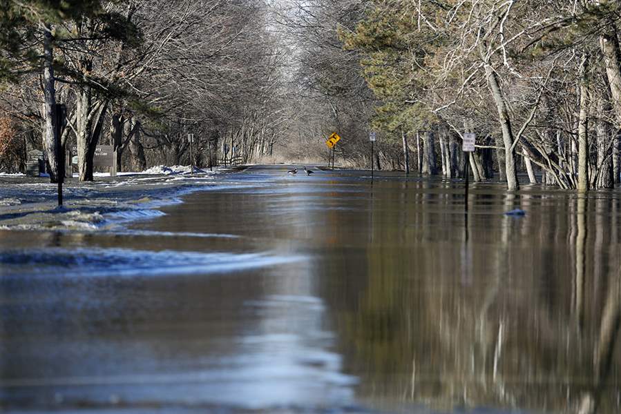 Rescuers save 2 stranded by Maumee River flooding - The Blade