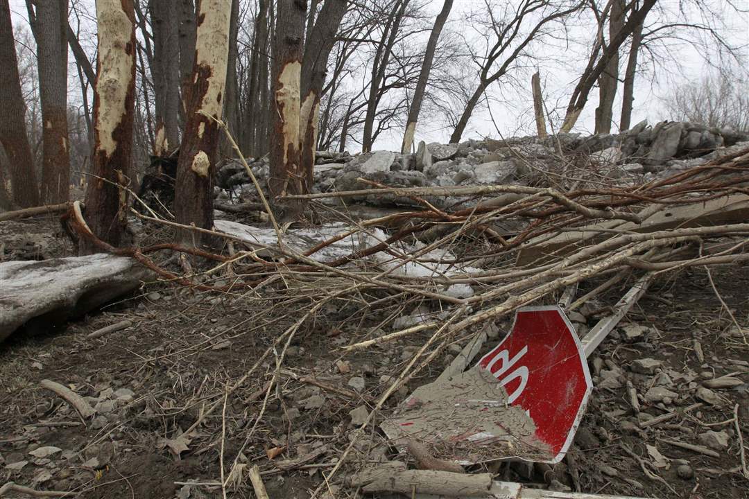 CTY-buttonwood23p-stop-sign