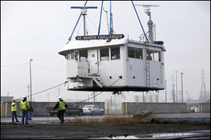 Stevedores guide the pilothouse from St. Mary’s Challenger off the M.V. Paul R. Tregurtha.