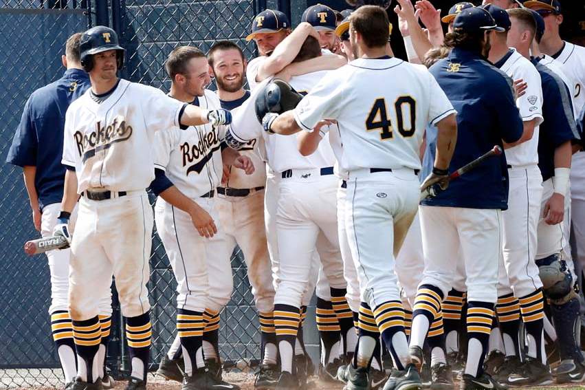 SPT-UTbaseball30-rockets-cheer-tipton