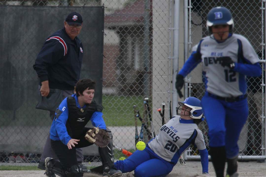 SPT-DistrictSoftball20p-Kaylee-Lentz