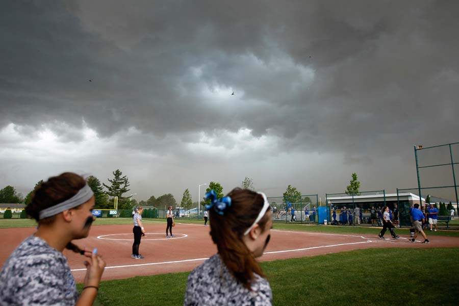 DIsoftball28p-WEATHER-AW-WARMUPS