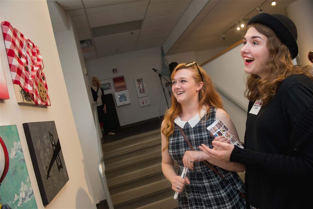 Swearingen-sisters-Elizabeth-TSA-Alumna-and-Hannah