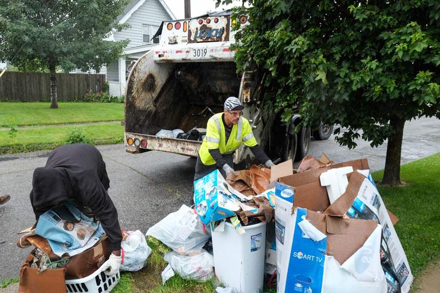 CTY-flood10p-trash-pickup