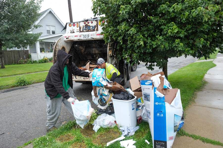 CTY-flood10p-trash-pickup2