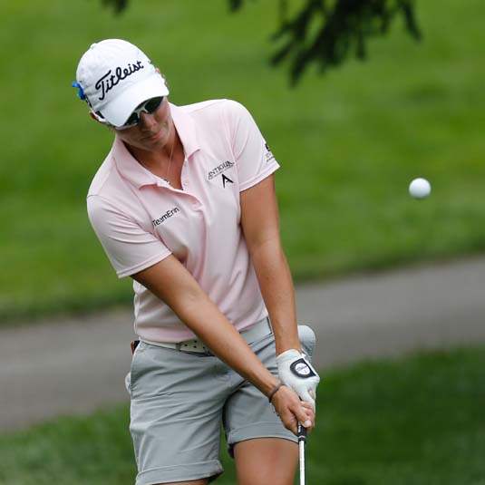 SPT-marathonclassic17p-Alena-Sharp-chips-onto-the-8th-green