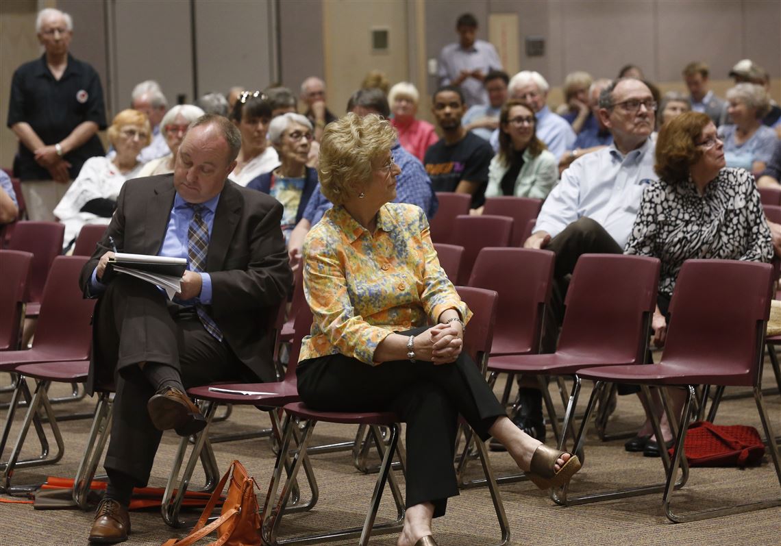 Dozens Attend Forum On Future Of Wbgu Tv The Blade