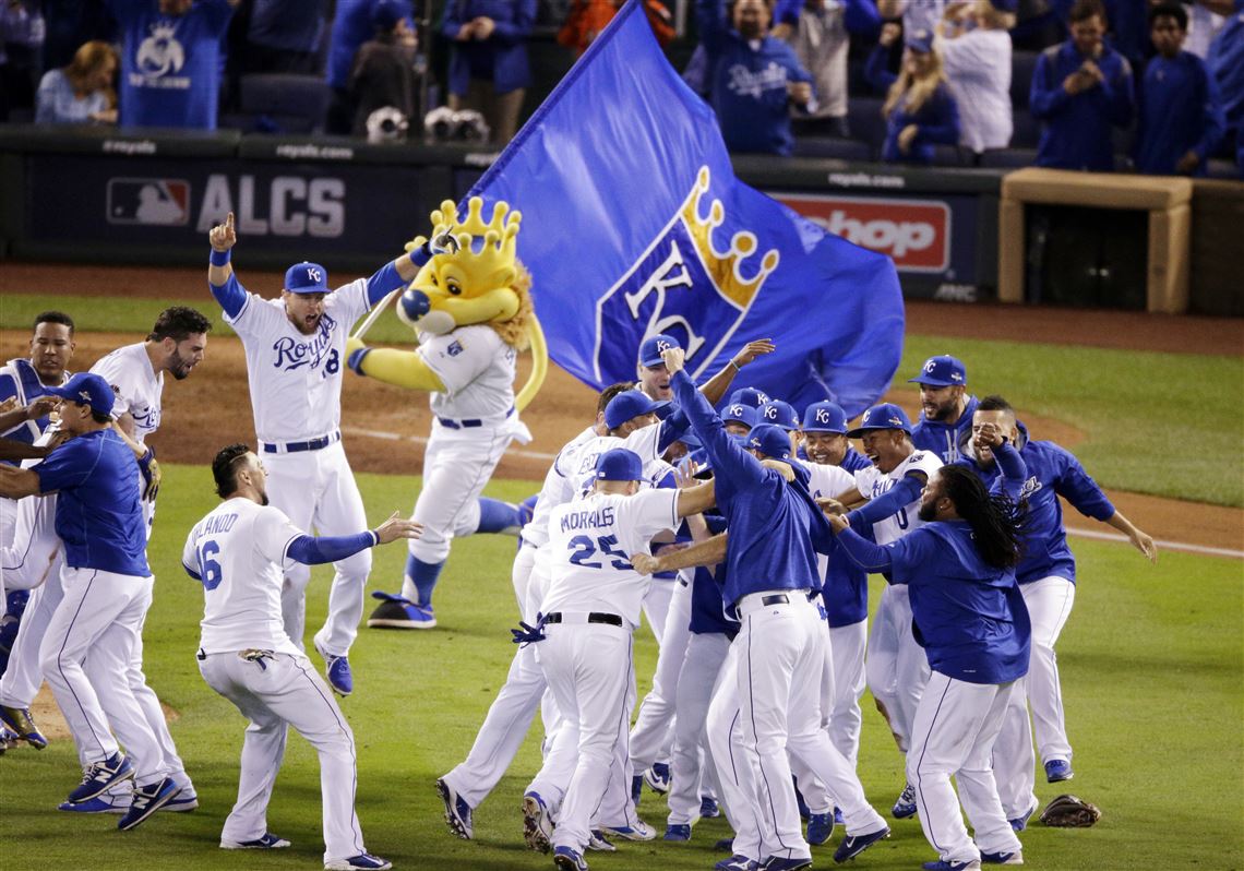 Royals rout Blue Jays, 1 win from World Series return