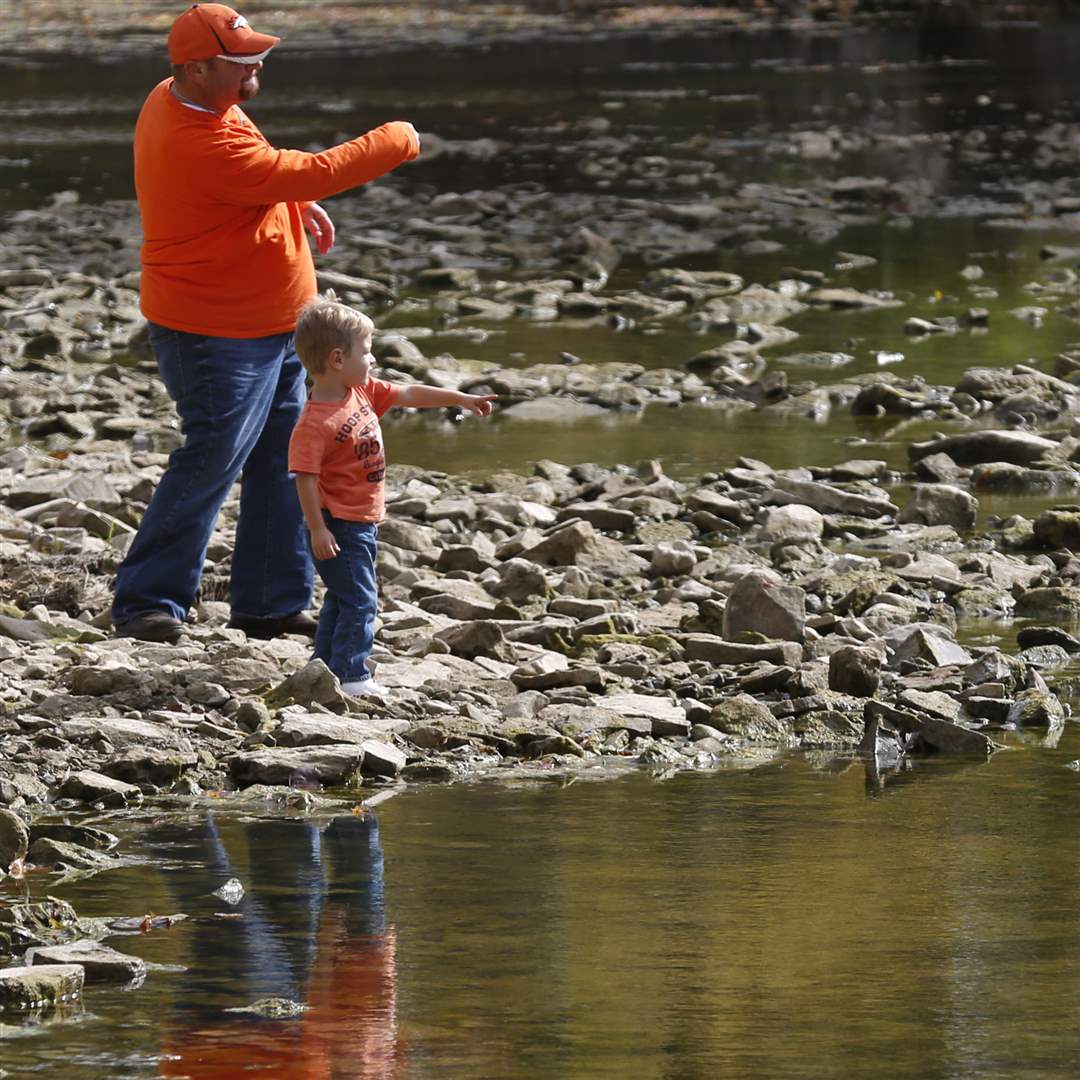 ROV-throwing-stones23pMaumee-resident-Jason-Biederm