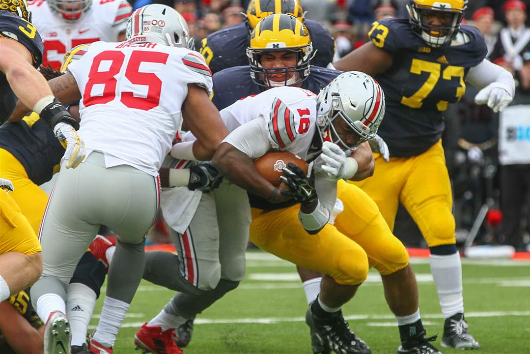 SPT-OhioStateMichigan-Barrett-fights-TD