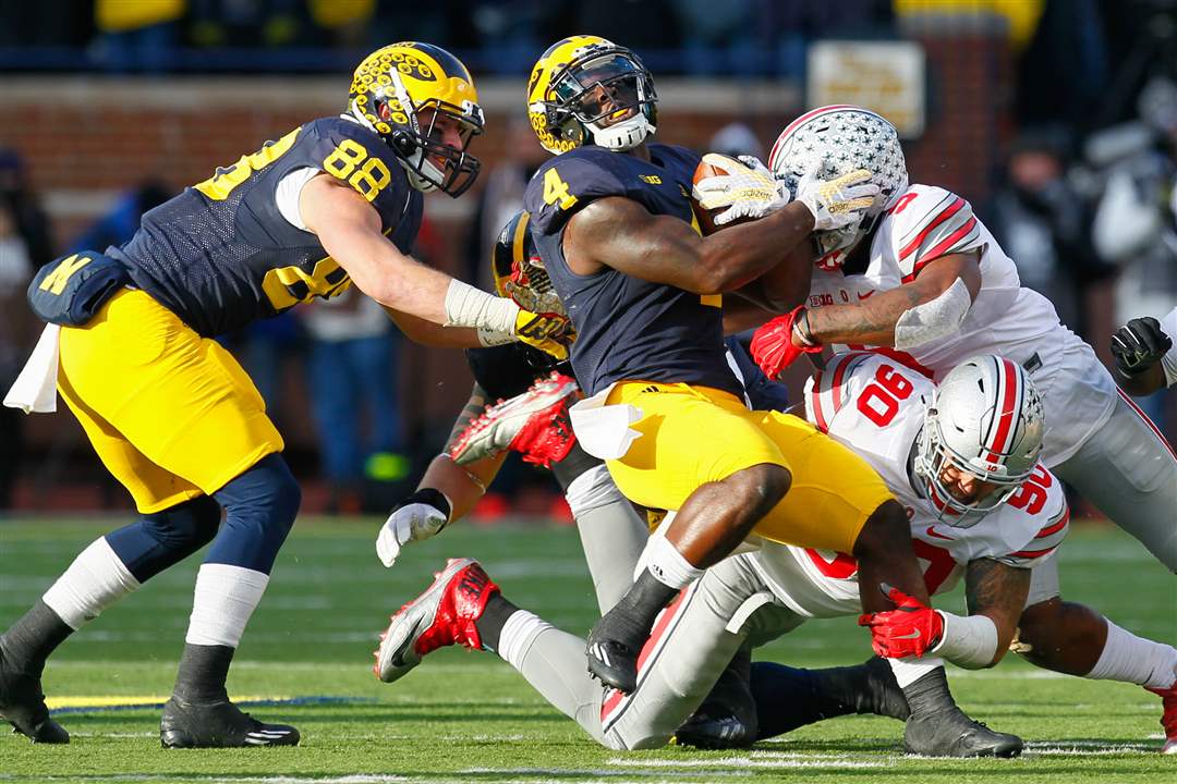 SPT-OhioStateMichigan-tackle-Smith