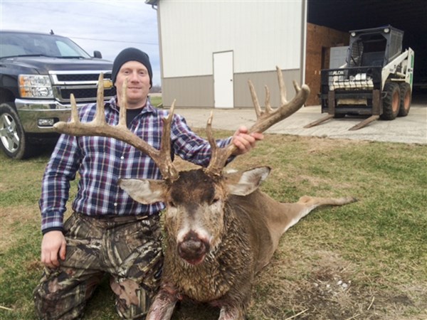 Huge buck leaves patient hunter in awe | The Blade