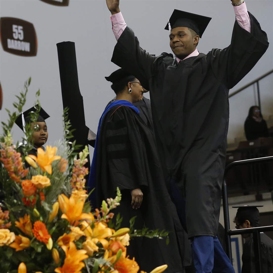 CTY-BGSUgraduation20-helton