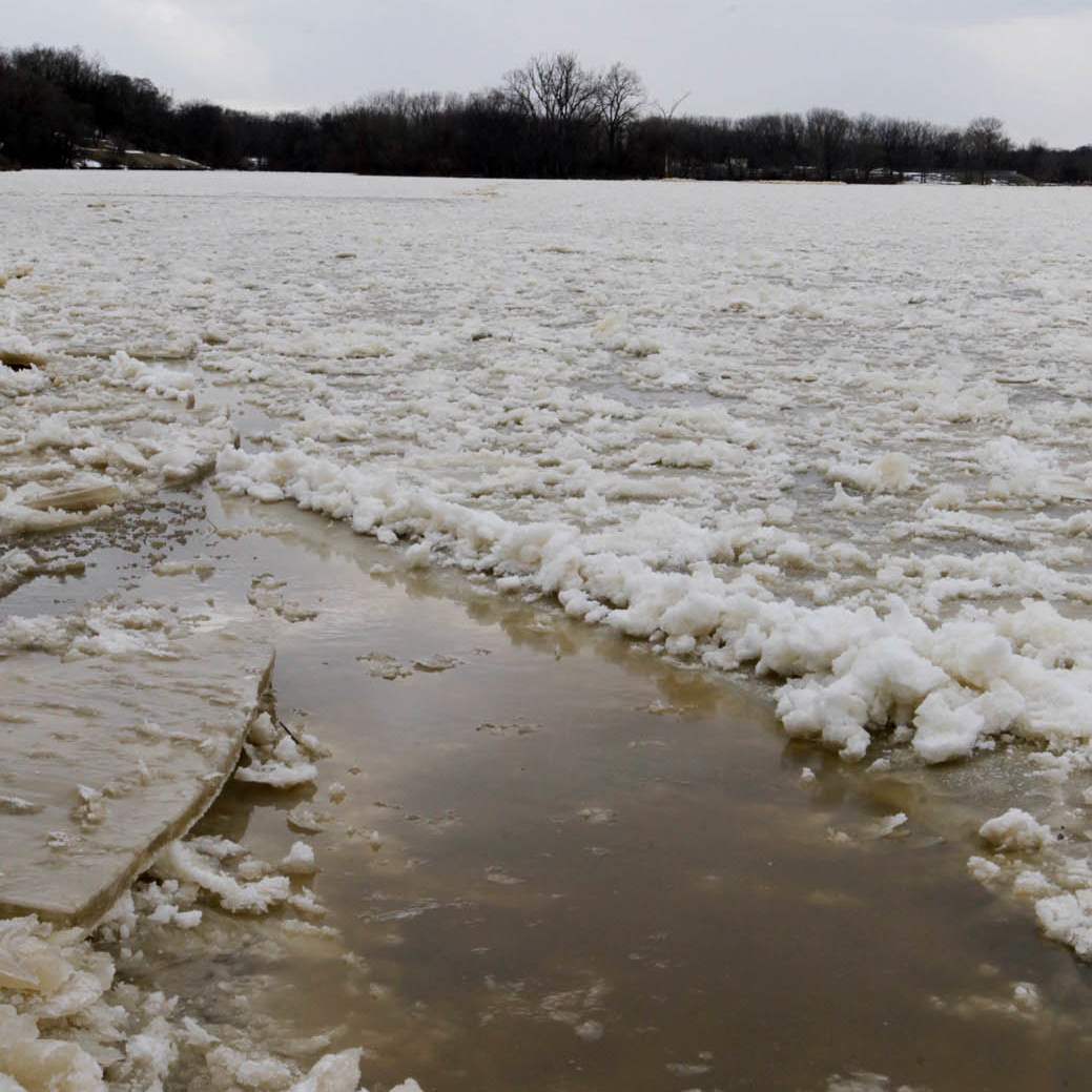 SPT-ice22Ice-forms-on-the-Maumee-River