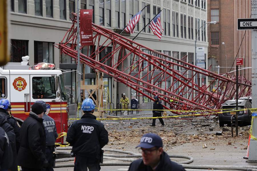 Crane collapse under investigation - The Blade