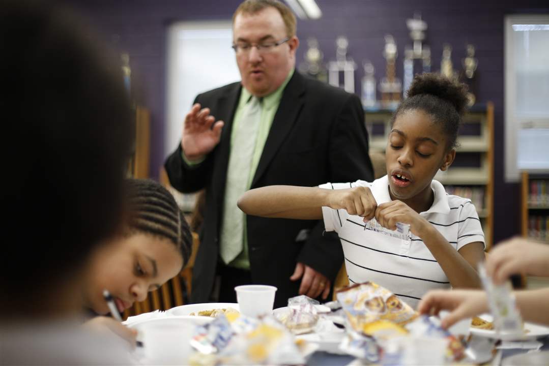 CTY-SCHOOLLUNCH09p-galloway