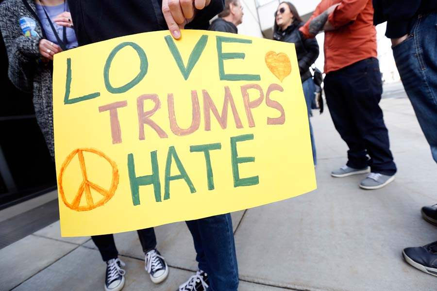 CTY-sanders12p-Daniel-Trantham-Love-Trumps-hate-sign