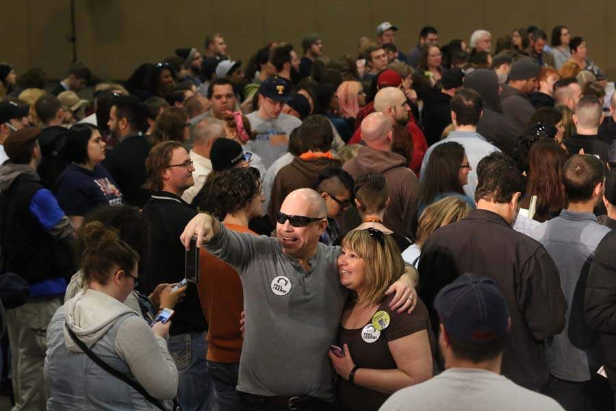 sanders12p-supporters-gather-inside