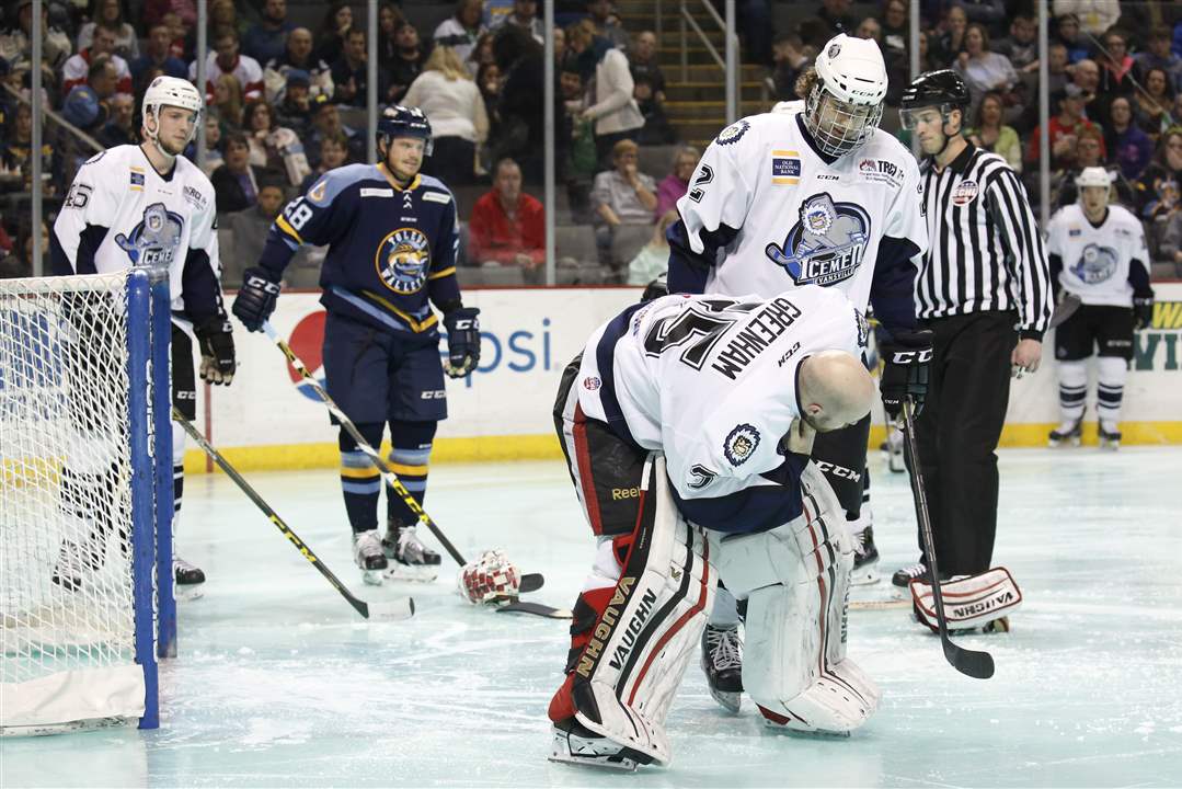 In Pictures: Walleye Fall To Evansville - The Blade