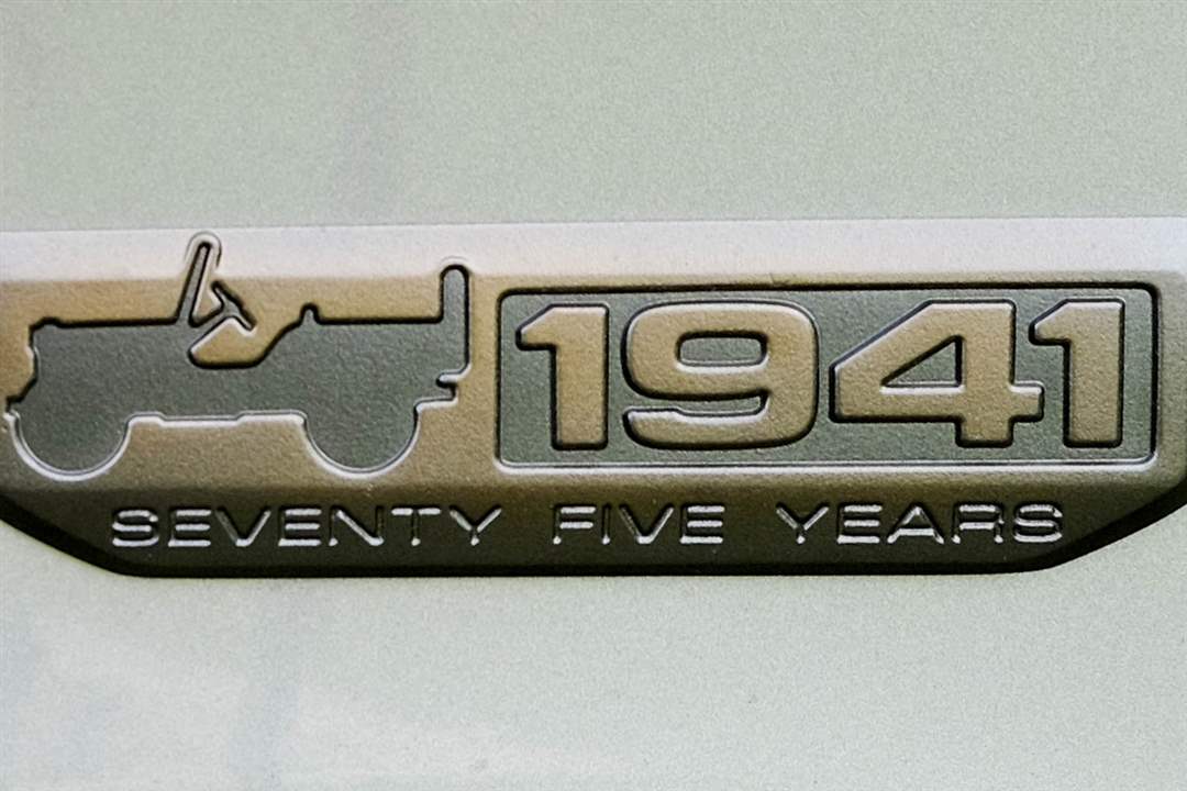 BIZ-jeep26Badge