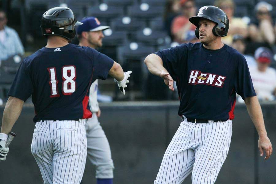 SPT-Hens25p-huffman-high-fives-collins