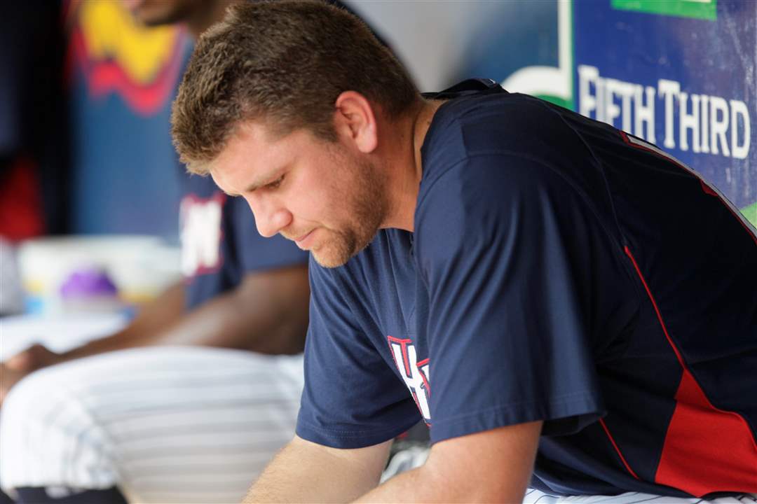 SPT-hens27p-crouse-dugout