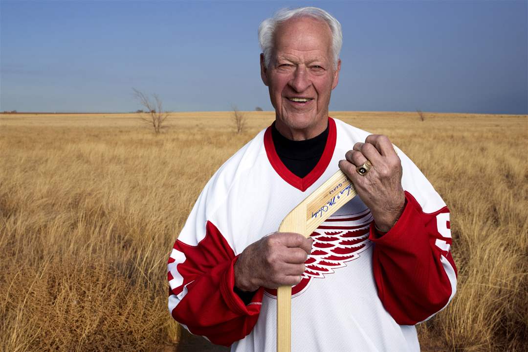 Gordie-Howe-Story-6-10