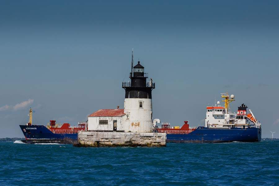 MAG-Boats-Algocanada-passes-the-Detroit-River-Light