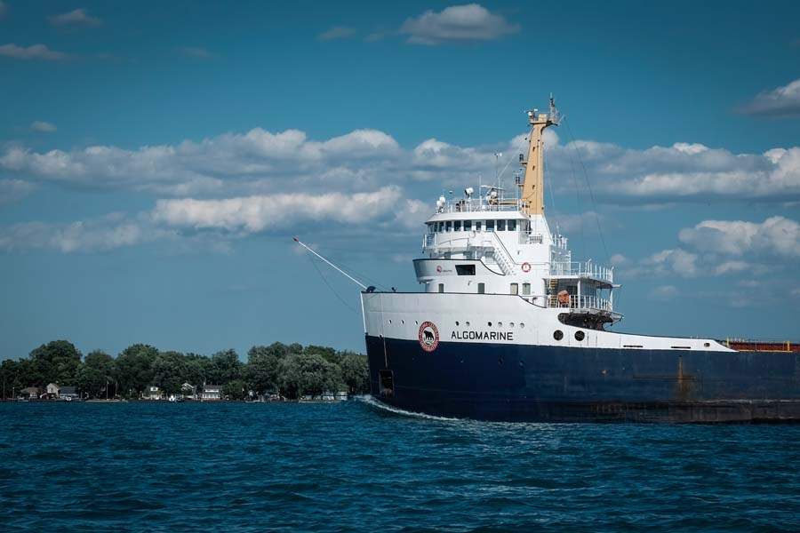 MAG-Boats-Algomarine-heads-into-the-mouth-of-the-Detroit-River