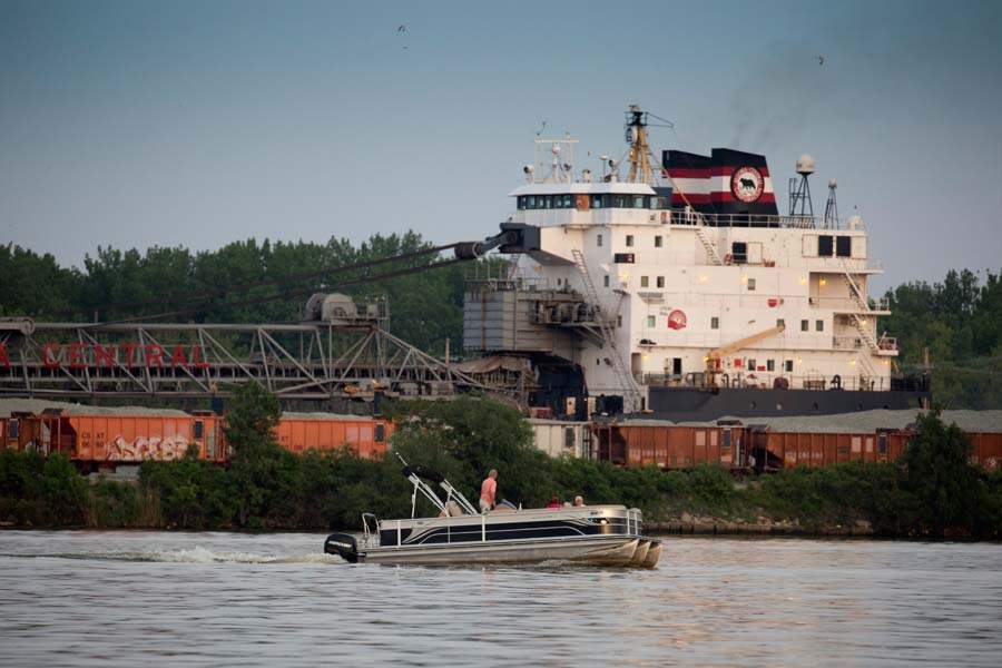 MAG-Boats-Boaters-slow-to-take-a-look-as-the-Algolake