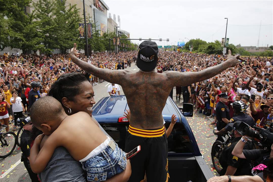 Cavaliers-Parade-Basketball-truck