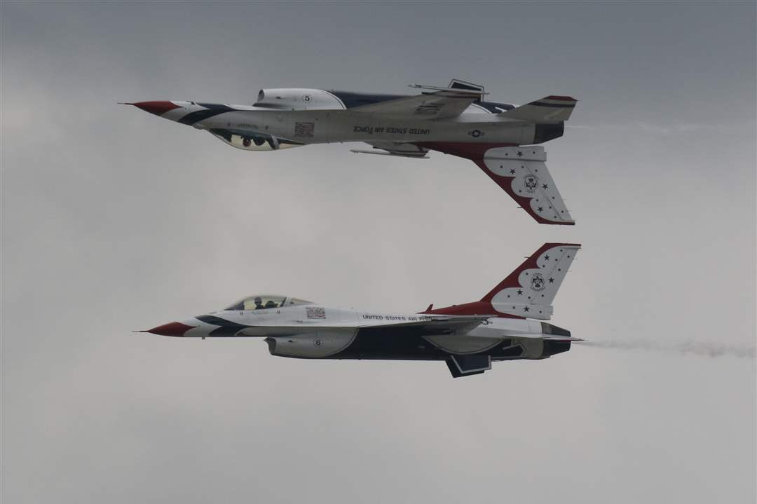 Thunderbirds-perform-7-16