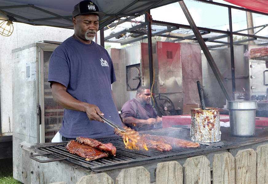 Barbecue smell draws crowds to fairgrounds - The Blade