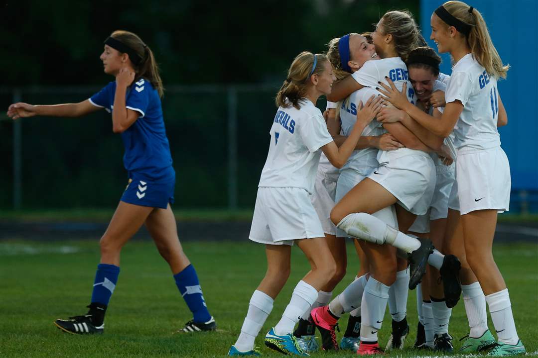 SPT-GirlsSoccer13pfortner