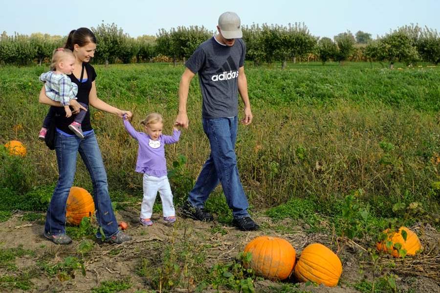 MAG-PUMPKINPATCH-Jessica-Keller-and-Chris-Bladel