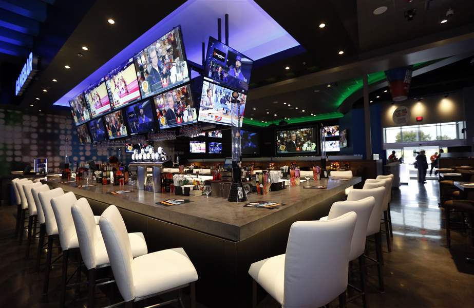 Dave & Buster’s has midway-style appeal - The Blade