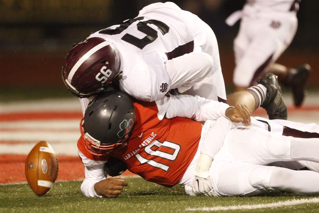 SPT-D3footballPlayoff13pDurden