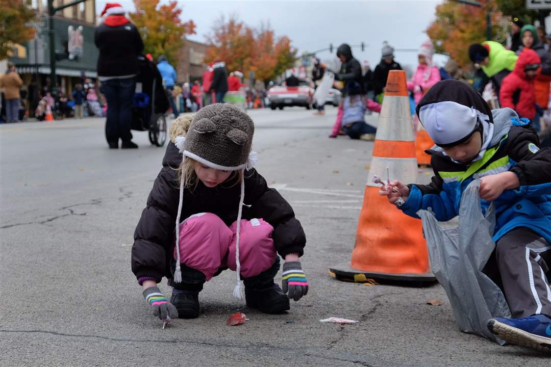 Bowling Green Holiday Parade - The Blade