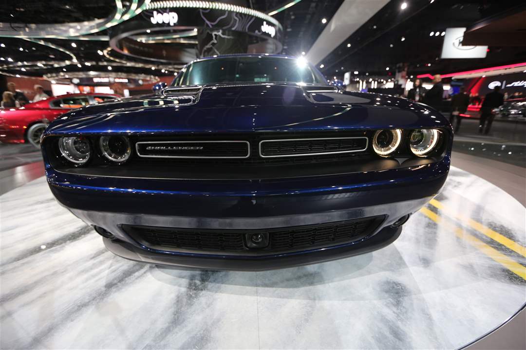 BIZ-autoshow10Challenger