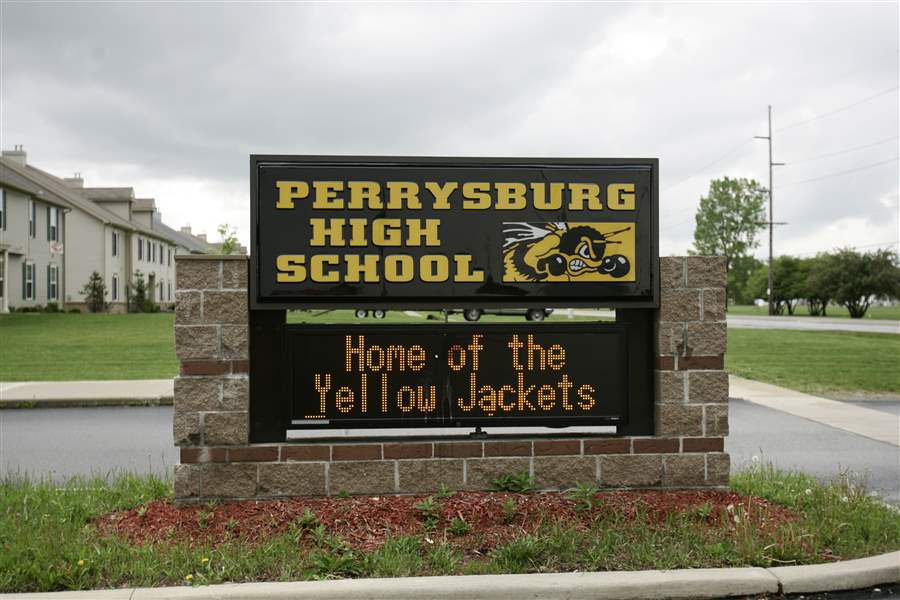 PERRYSBURG-HIGH-SCHOOL-SIGN