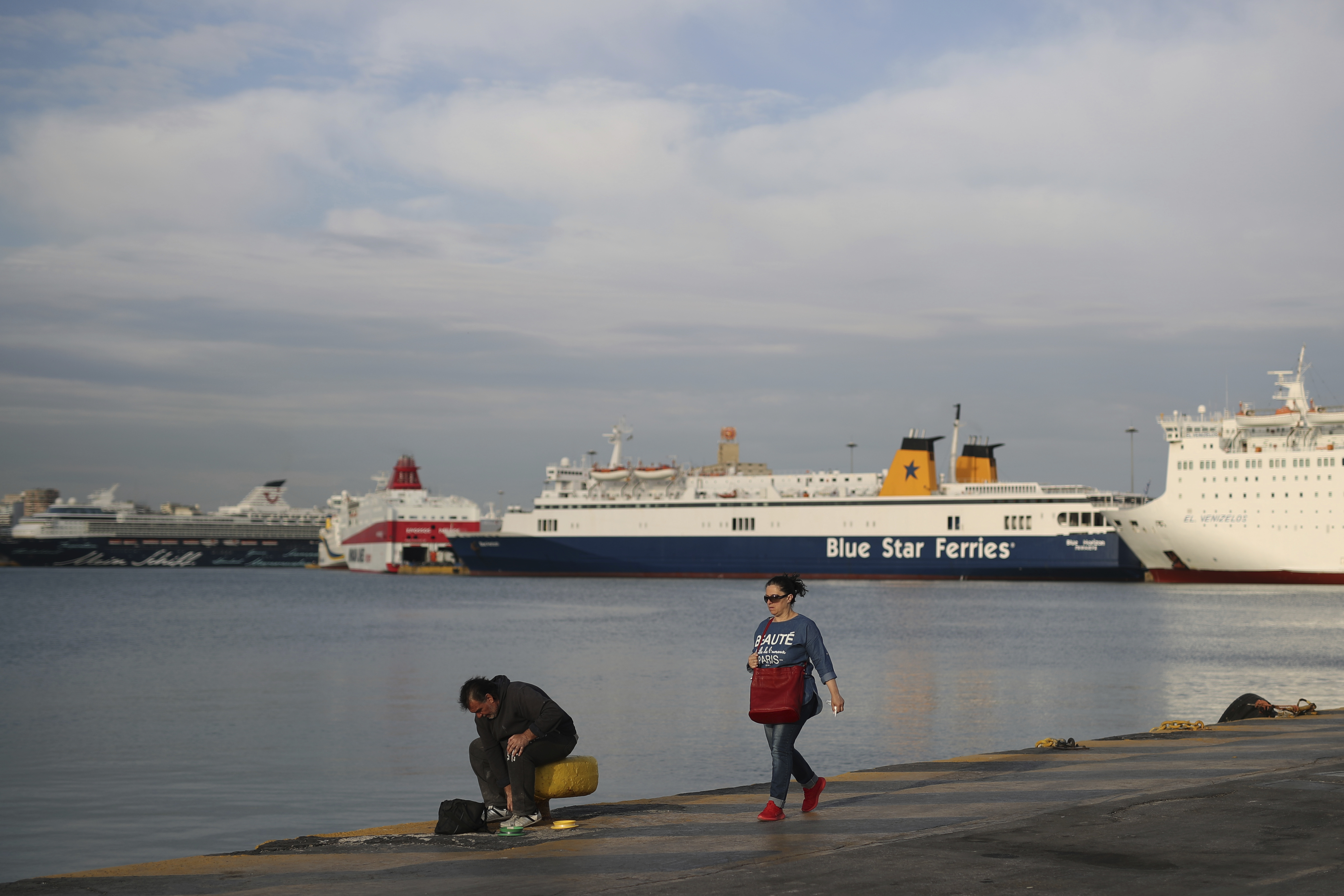 Greek seamen extend strike; no ferries for 4 days The Blade