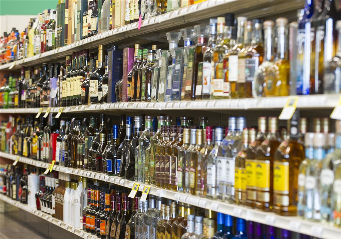 Malort liqueur moves off Ohio's forbidden list onto Cleveland bar, retail  shelves 